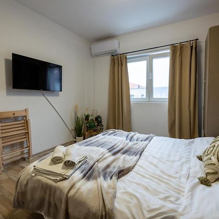 Cozy Studio Retreat - Quiet, Premium Stay ティミショアラ エクステリア 写真