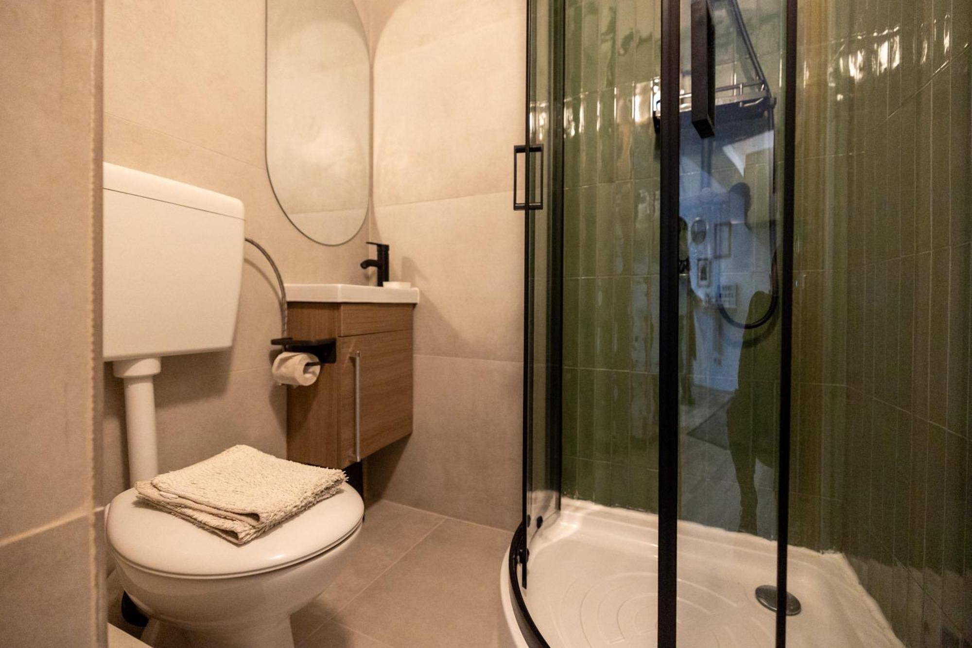 Cozy Studio Retreat - Quiet, Premium Stay ティミショアラ エクステリア 写真